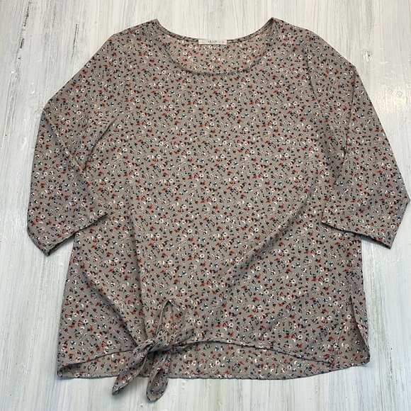 💚5/$25 Le Lis Floral Print 3/4 Sleeve Top Sz M - Picture 1 of 11